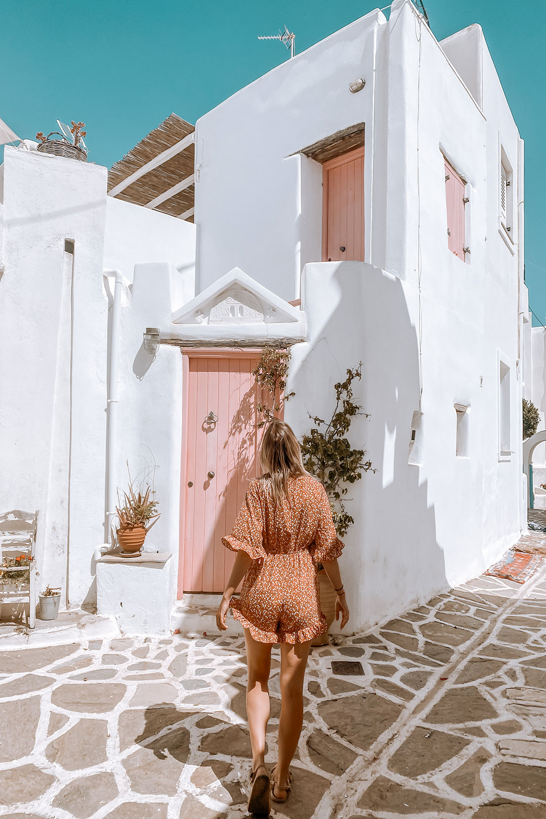 la maison rose de Paros en Grèce