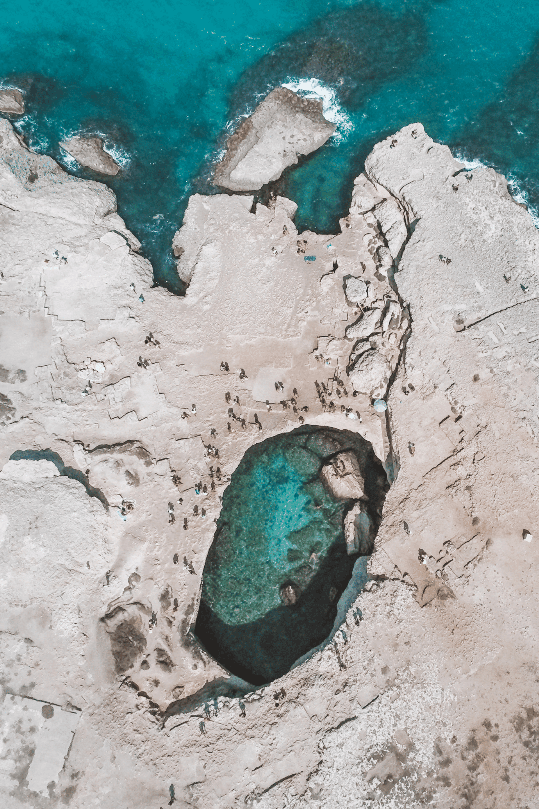 les pouilles grotte de la poésie