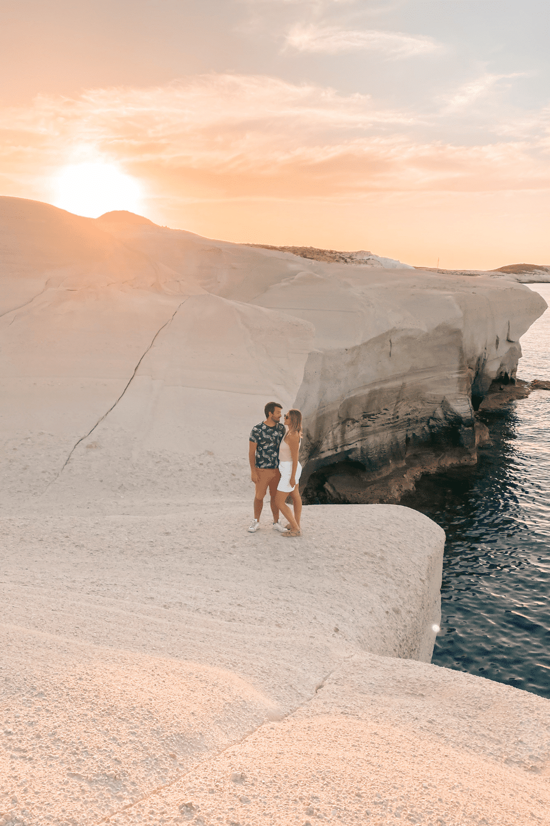 coucher de soleil sarakiniko milos