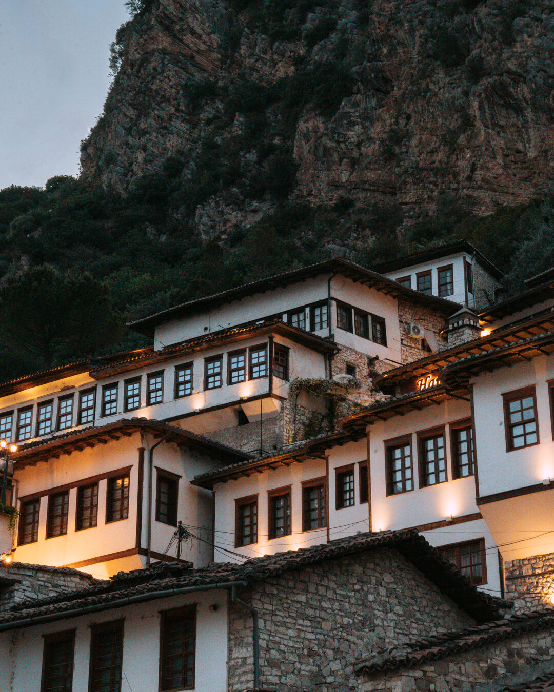 berat à la tombée de la nuit