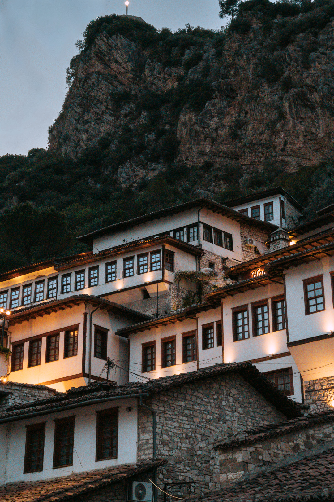 berat à la tombée de la nuit