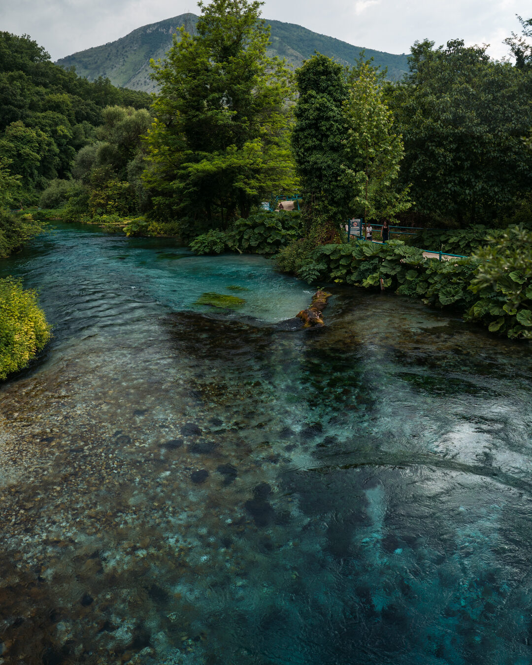 le blue eye dans le sud de l'Albanie avant de rejoindre Ksamil