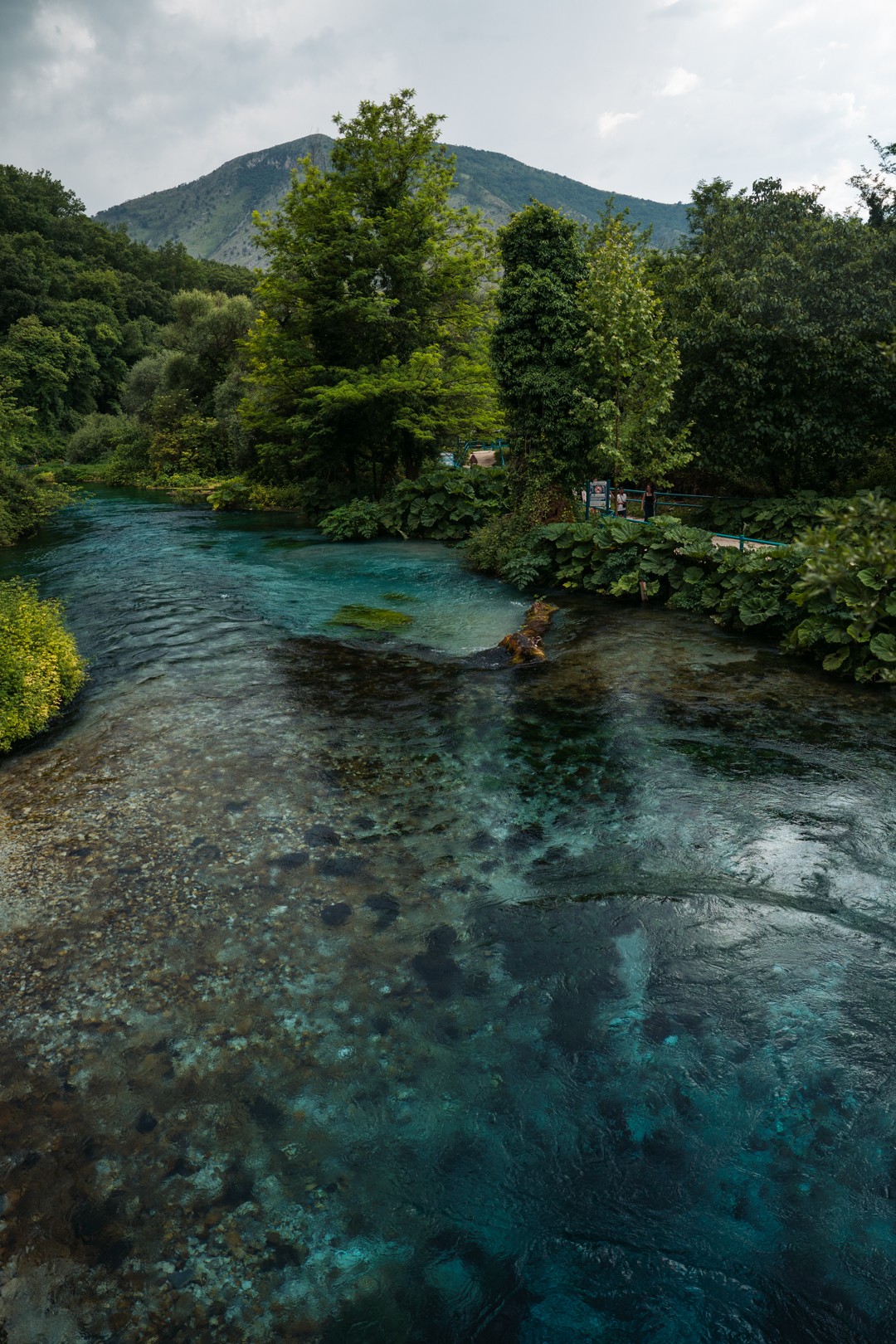 le blue eye dans le sud de l'Albanie avant de rejoindre Ksamil