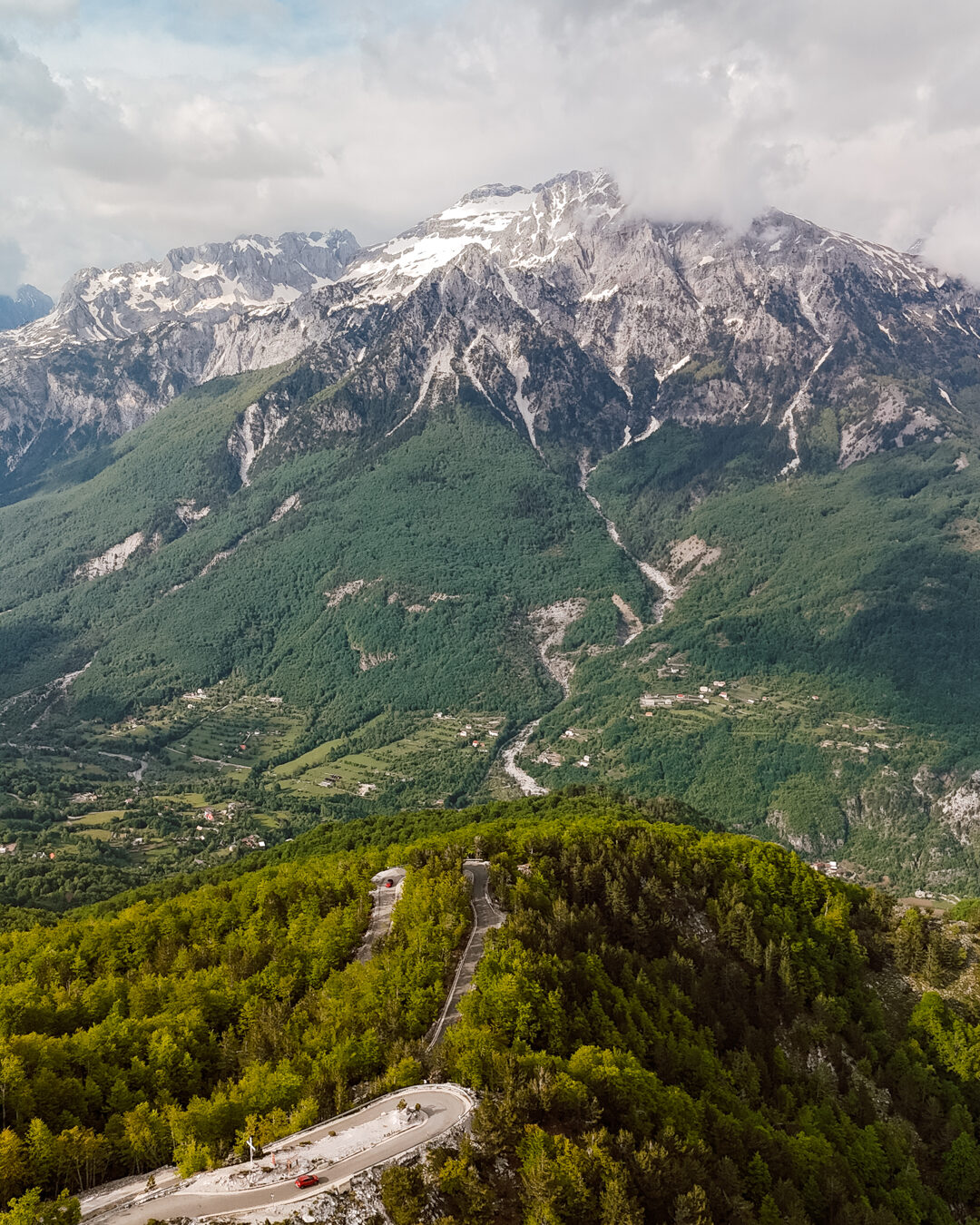 vue sur les montagnes albanaises depuis le drone
