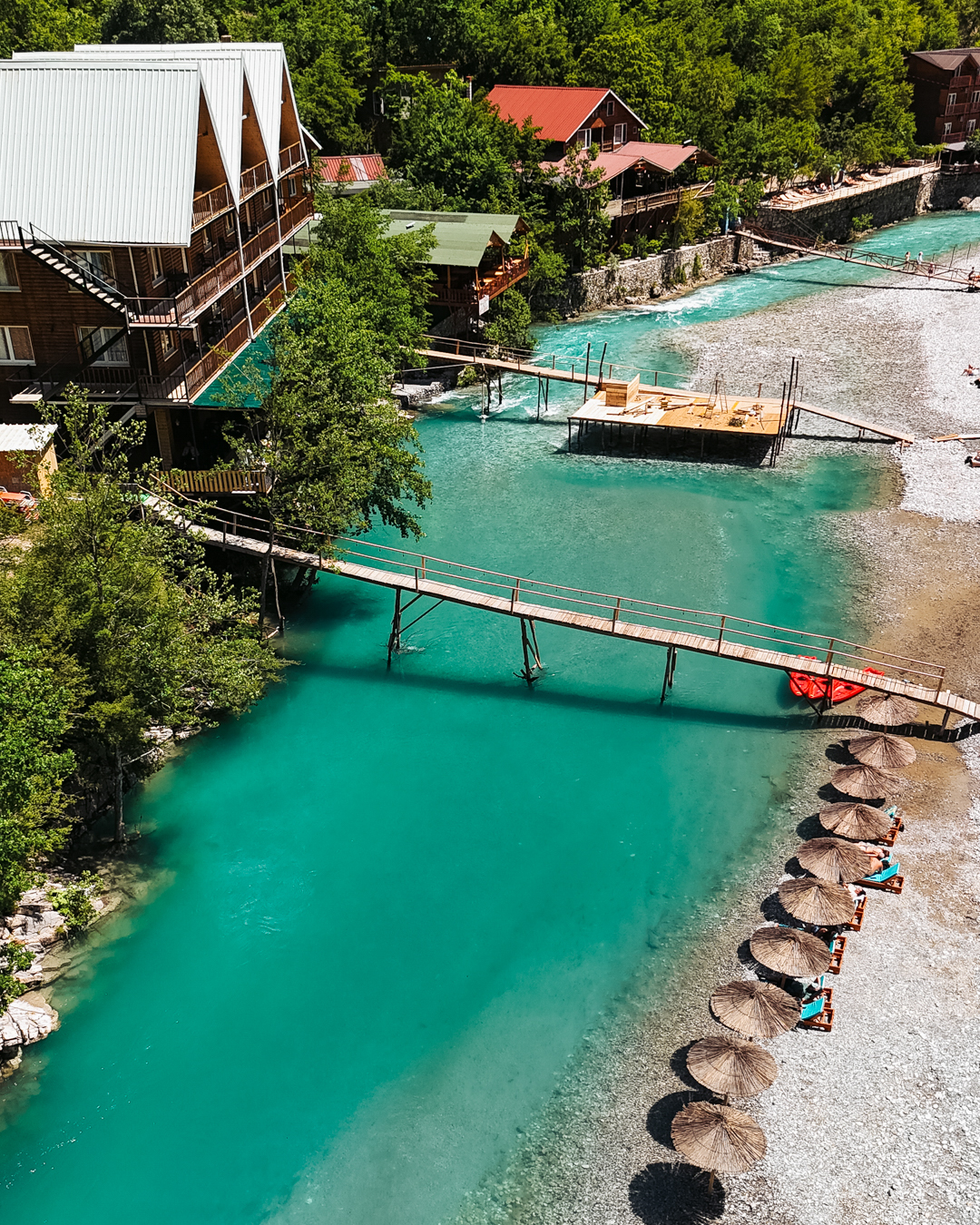 vue en drone de la rivière shala