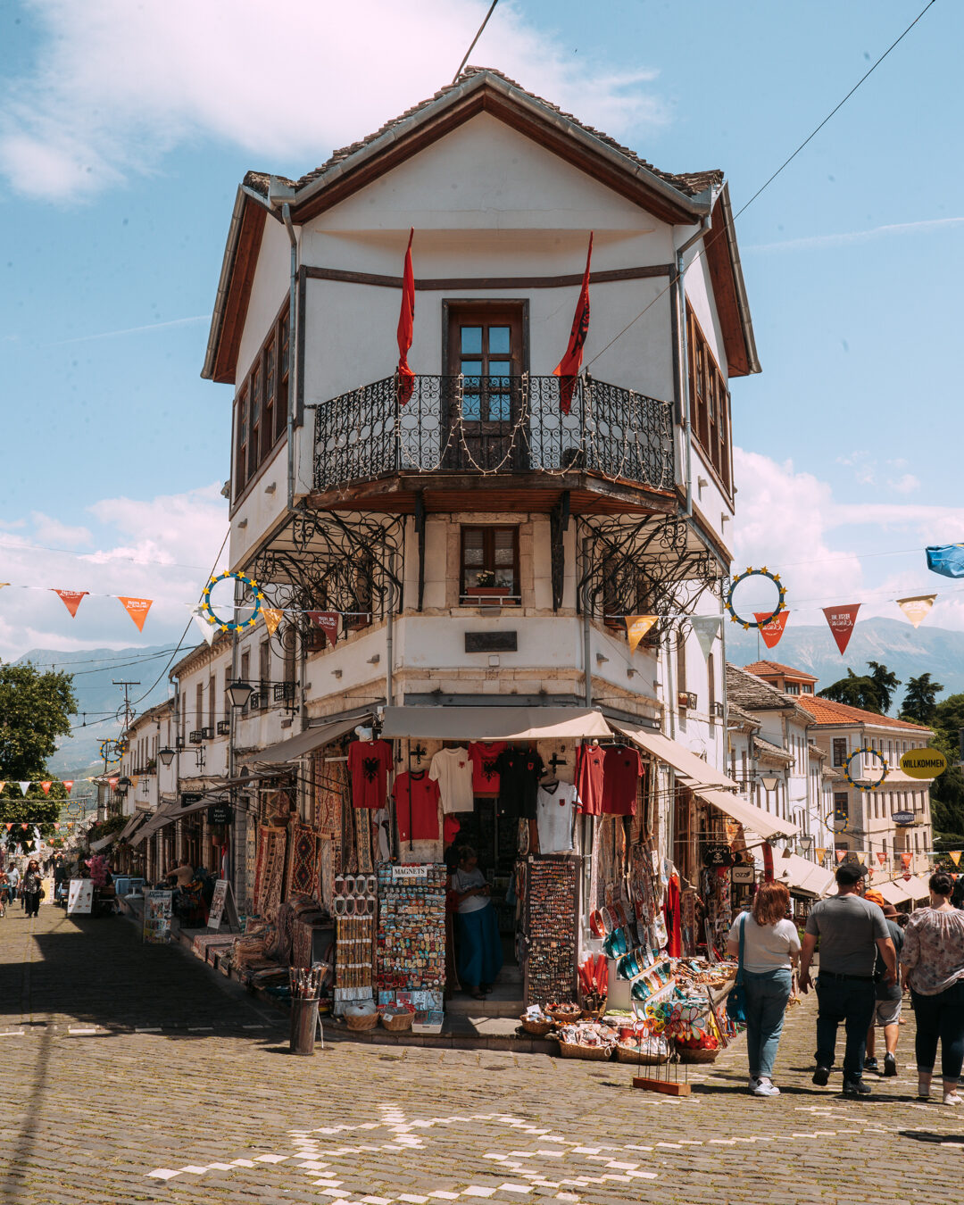 le bâtiment iconique de la vieille ville de gjirokaster