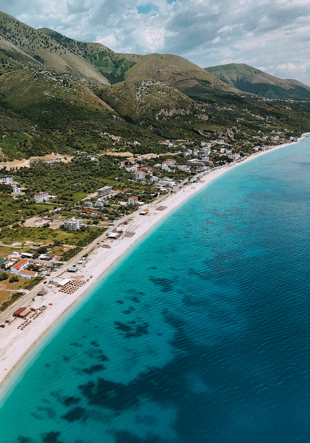 la très grande plage de borsch beach en albanie