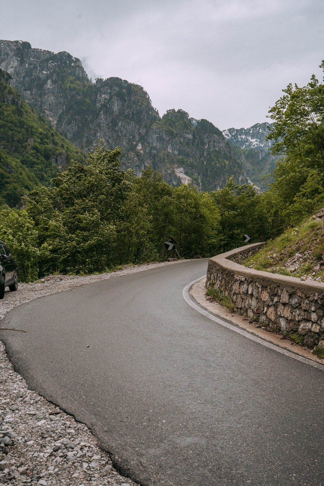conduire sur les routes d'Albanie