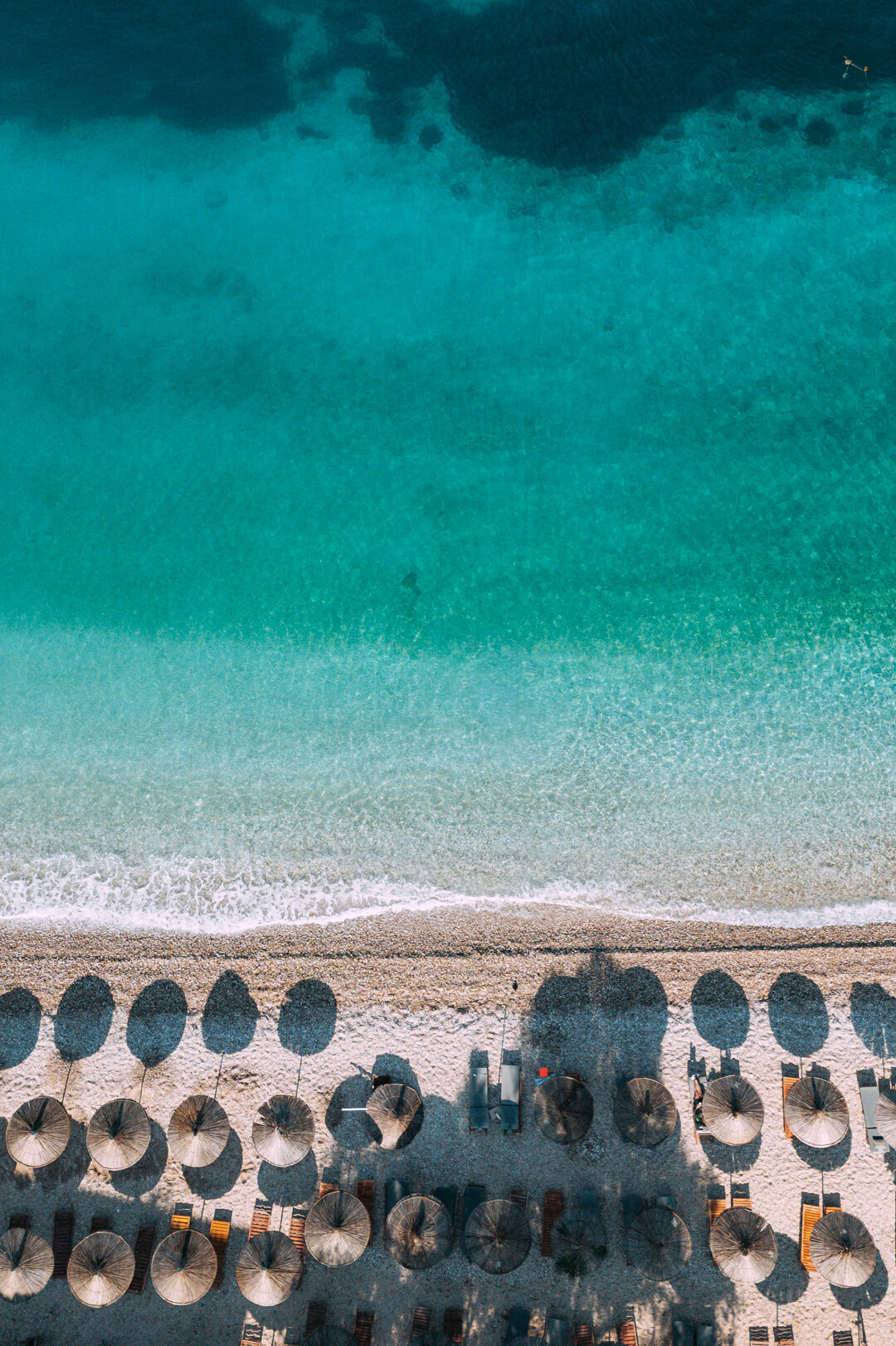 plan drone des transat d'himare beach en albanie
