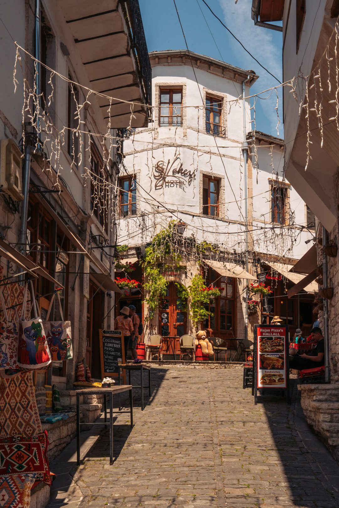 un hotel du vieux bazar a gjirokaster