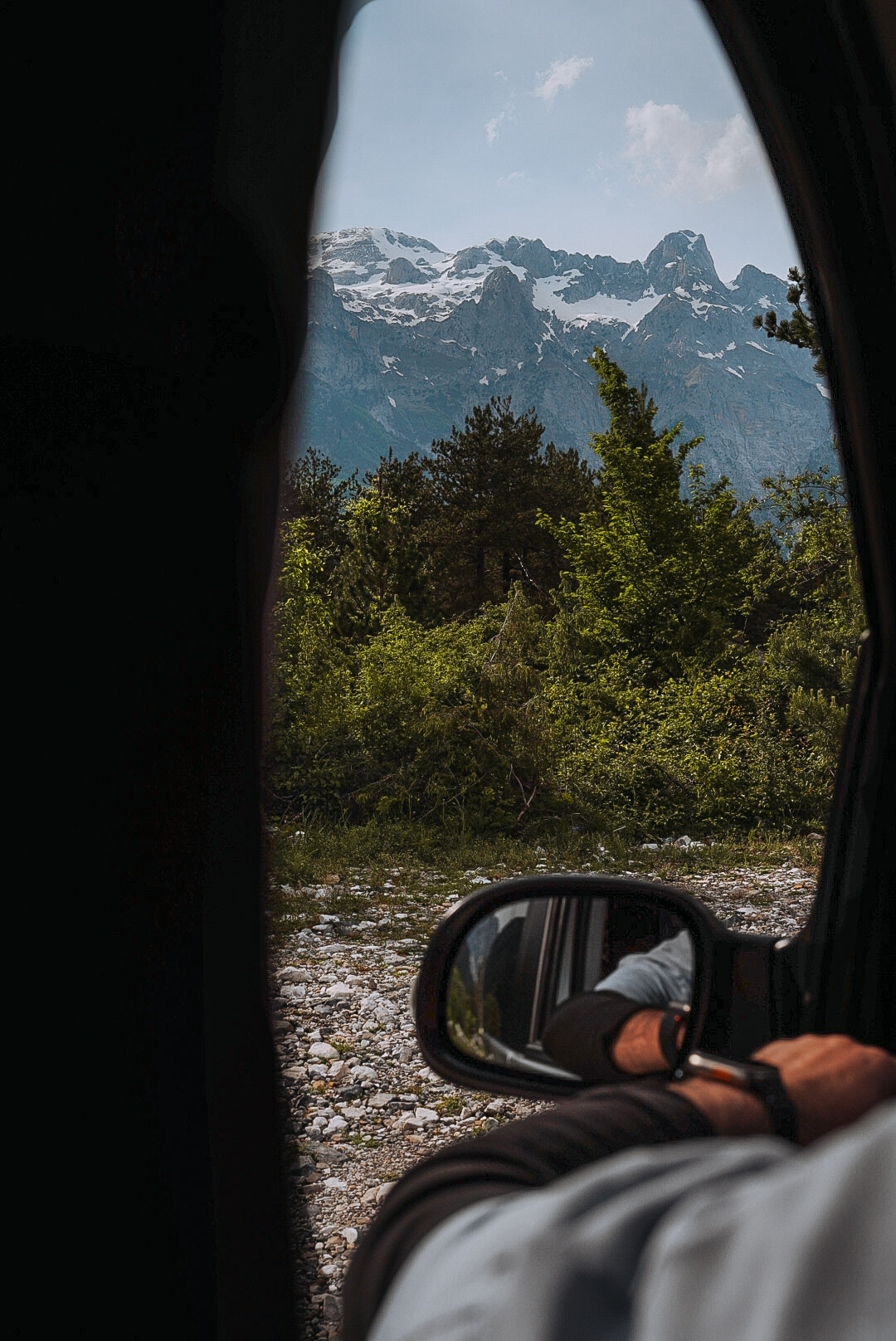 vue depuis la voiture sur les alpes albanaises