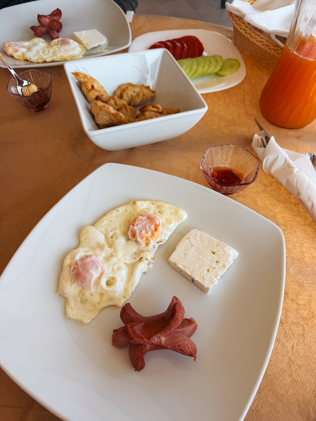 un petit déjeuner à gjirokaster