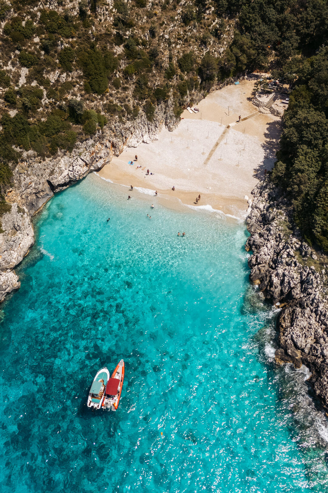 la baie de saint andreas pendant une excursion bateau à Himare