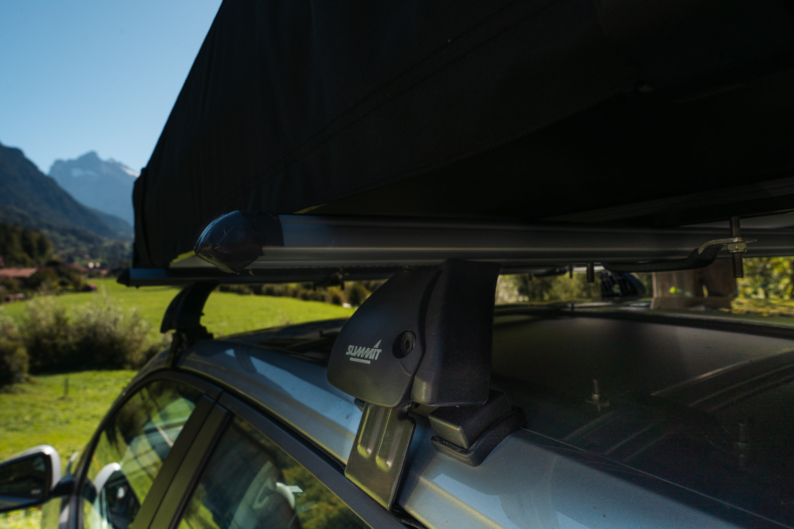 fixation de la tente de toit tentbox sur une polo