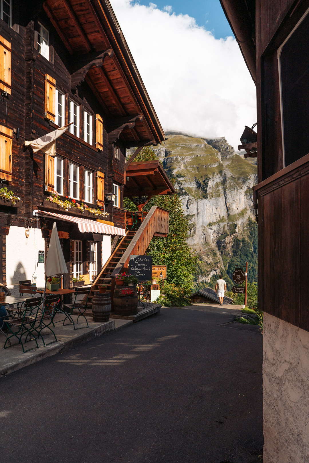 ruelle de charme dans le village de gimmewald en suisse