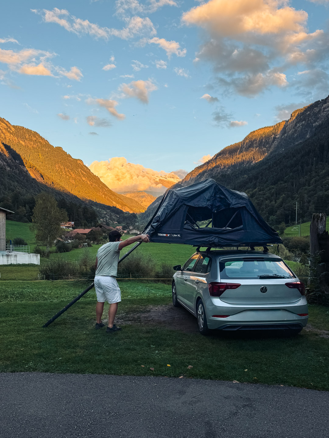 dépliage de la tente de toit en suisse