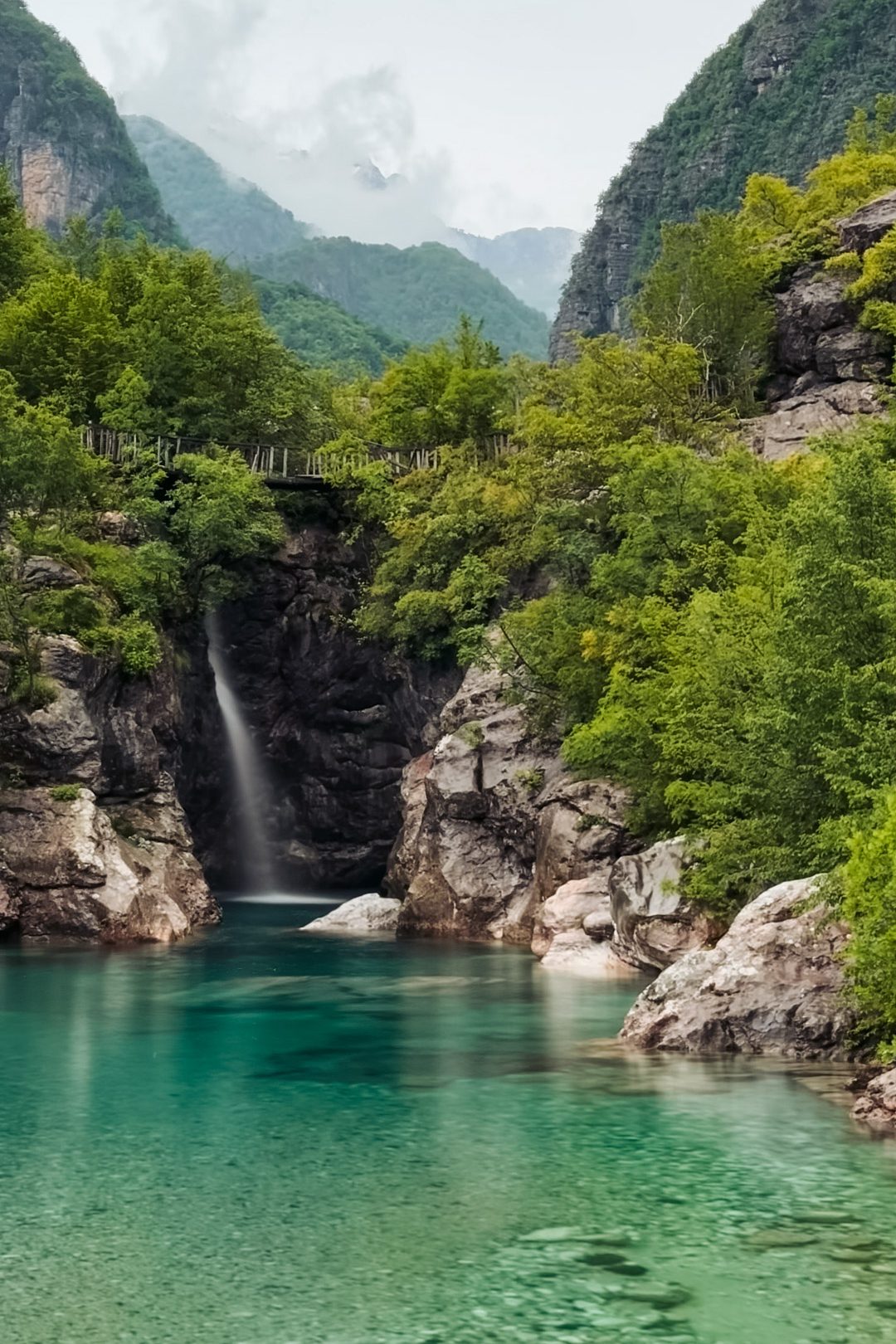 une cascade avant la randonnée du Blue Eye